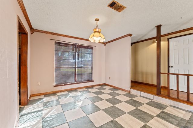 1054 Barkley Dr, Baton Rouge, LA 70810