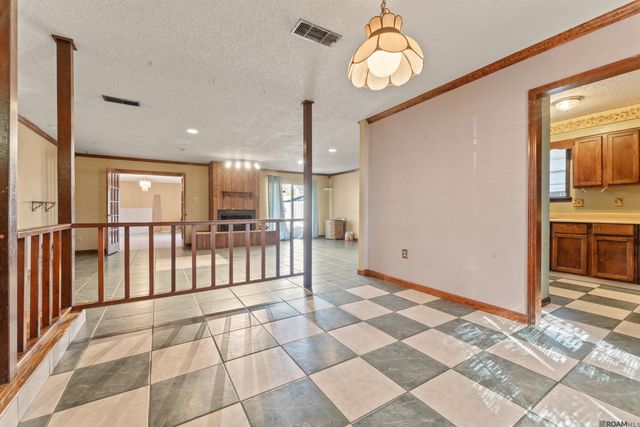 1054 Barkley Dr, Baton Rouge, LA 70810