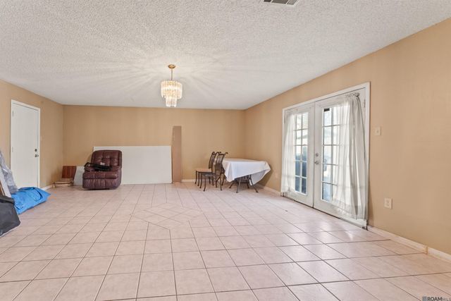 1054 Barkley Dr, Baton Rouge, LA 70810