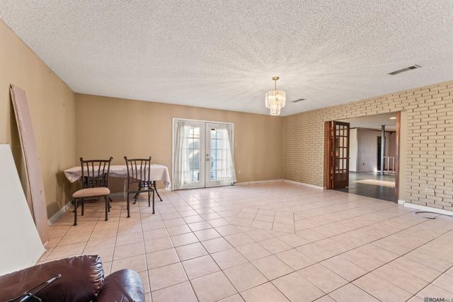 1054 Barkley Dr, Baton Rouge, LA 70810