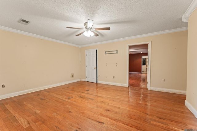 1054 Barkley Dr, Baton Rouge, LA 70810