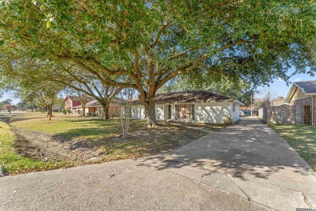 1054 Barkley Dr, Baton Rouge, LA 70810