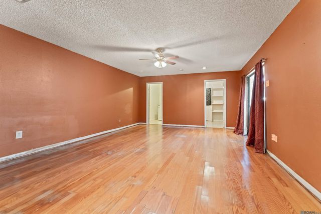 1054 Barkley Dr, Baton Rouge, LA 70810