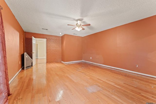 1054 Barkley Dr, Baton Rouge, LA 70810