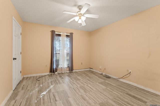 1054 Barkley Dr, Baton Rouge, LA 70810