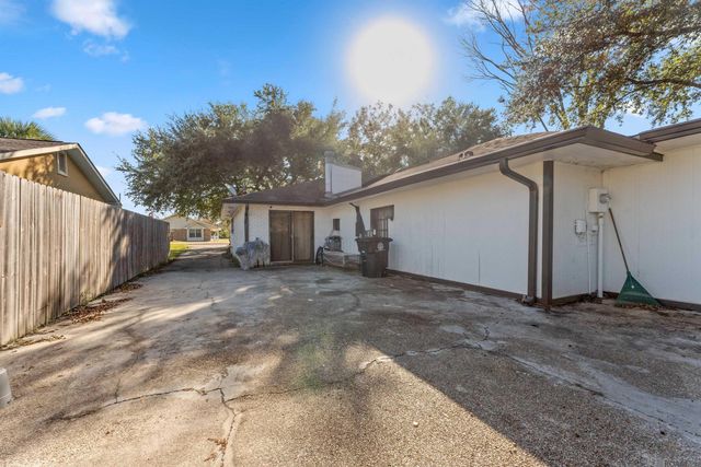 1054 Barkley Dr, Baton Rouge, LA 70810