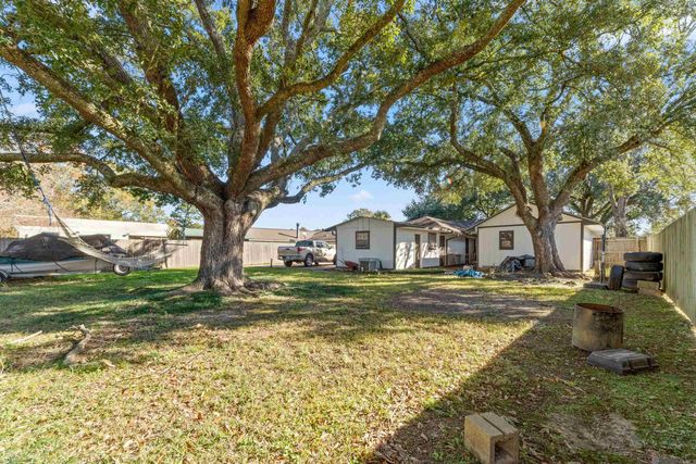 1054 Barkley Dr, Baton Rouge, LA 70810