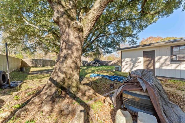 1054 Barkley Dr, Baton Rouge, LA 70810