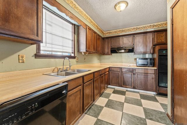 1054 Barkley Dr, Baton Rouge, LA 70810