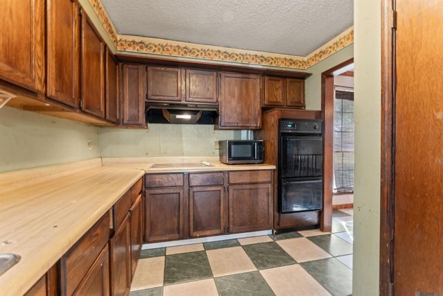 1054 Barkley Dr, Baton Rouge, LA 70810