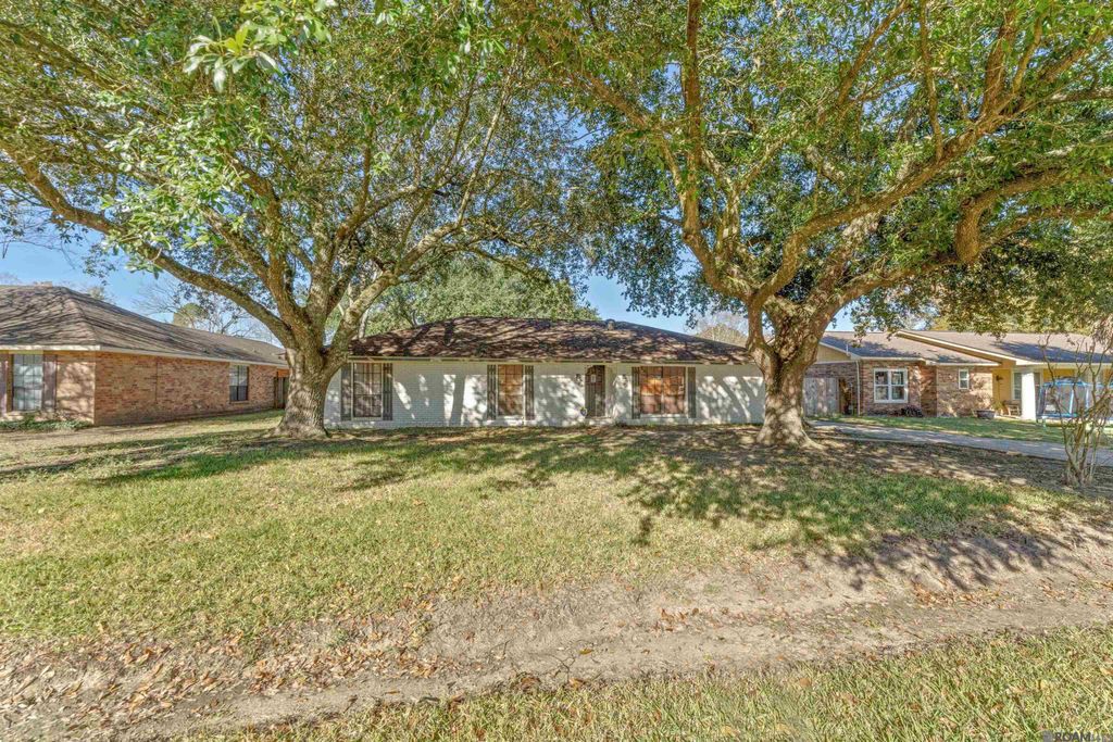 1054 Barkley Dr, Baton Rouge, LA 70810