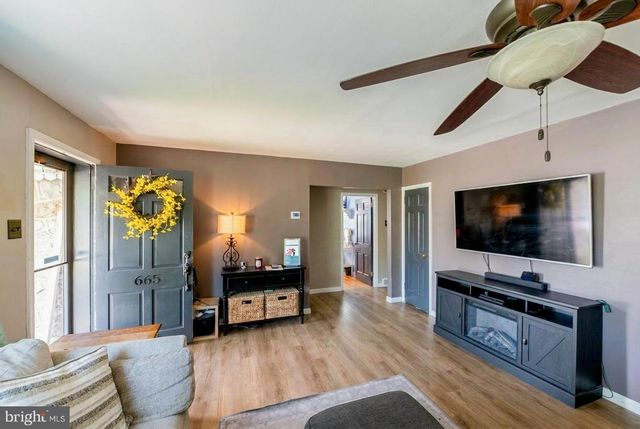 665 WOODLAND AVE, Pottstown, PA 19464