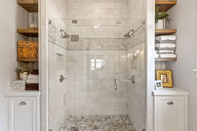 1109 E Oakdale Road, Irving, TX 75060