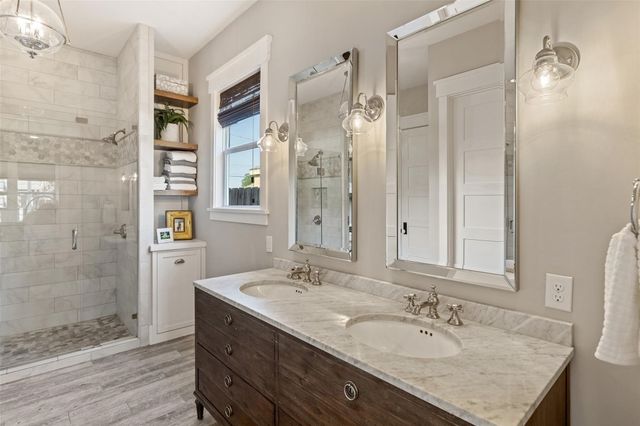 1109 E Oakdale Road, Irving, TX 75060