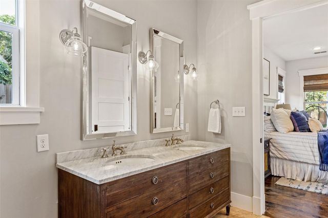 1109 E Oakdale Road, Irving, TX 75060