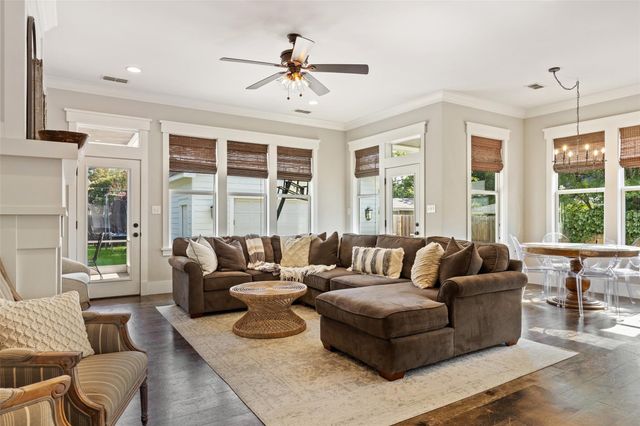 1109 E Oakdale Road, Irving, TX 75060