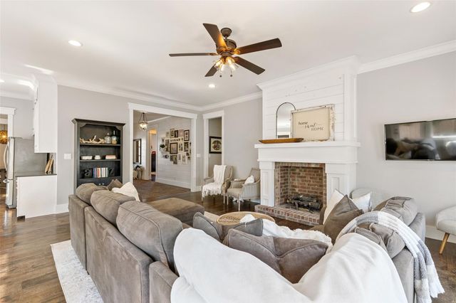 1109 E Oakdale Road, Irving, TX 75060