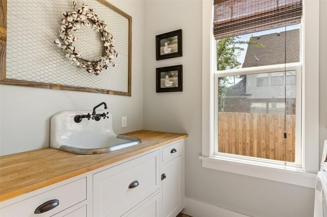 1109 E Oakdale Road, Irving, TX 75060