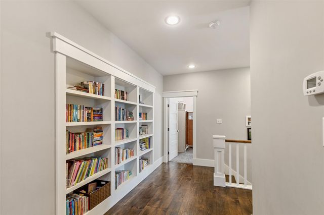 1109 E Oakdale Road, Irving, TX 75060