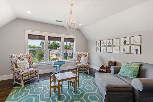 1109 E Oakdale Road, Irving, TX 75060