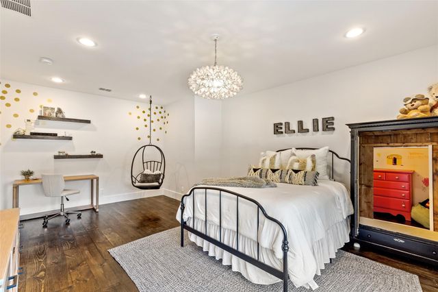 1109 E Oakdale Road, Irving, TX 75060