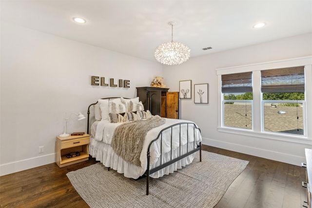 1109 E Oakdale Road, Irving, TX 75060