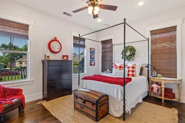 1109 E Oakdale Road, Irving, TX 75060