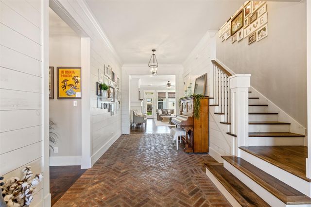 1109 E Oakdale Road, Irving, TX 75060