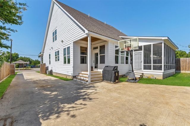 1109 E Oakdale Road, Irving, TX 75060