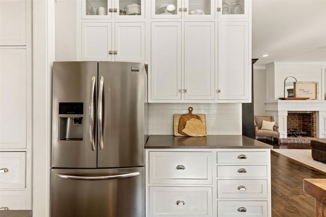 1109 E Oakdale Road, Irving, TX 75060