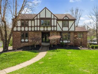 153 Oakwood Road, Peters Twp, PA 15317