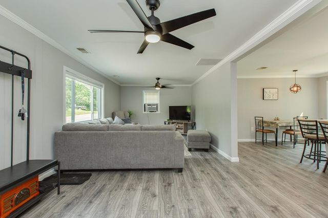 31 Church Street, Tilton, NH 03276