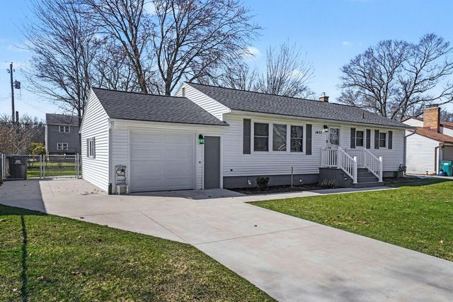 1657 Leif Avenue, Norton Shores, MI 49441