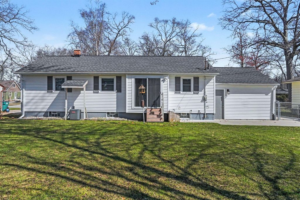 1657 Leif Avenue, Norton Shores, MI 49441
