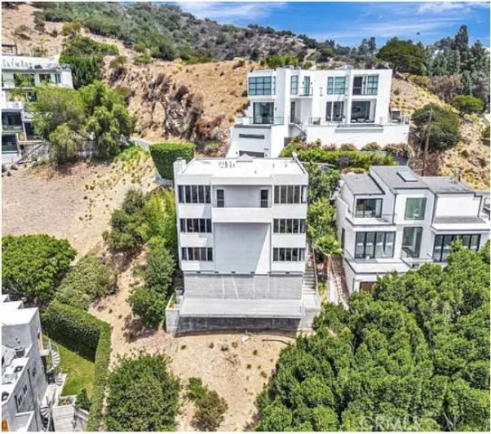 6396 Weidlake Drive, Los Angeles, CA 90068