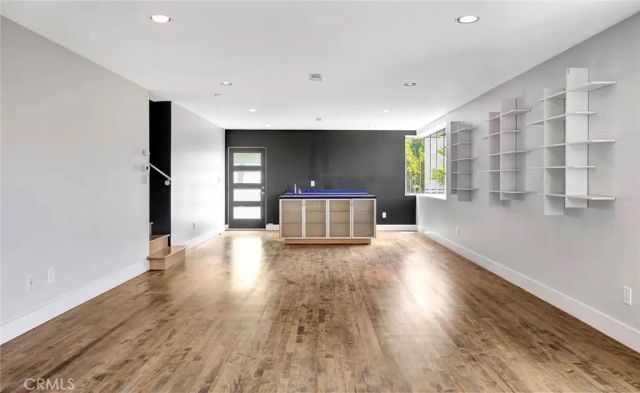 6396 Weidlake Drive, Los Angeles, CA 90068