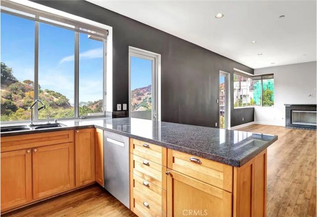 6396 Weidlake Drive, Los Angeles, CA 90068