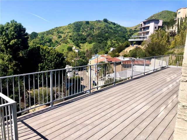 6396 Weidlake Drive, Los Angeles, CA 90068