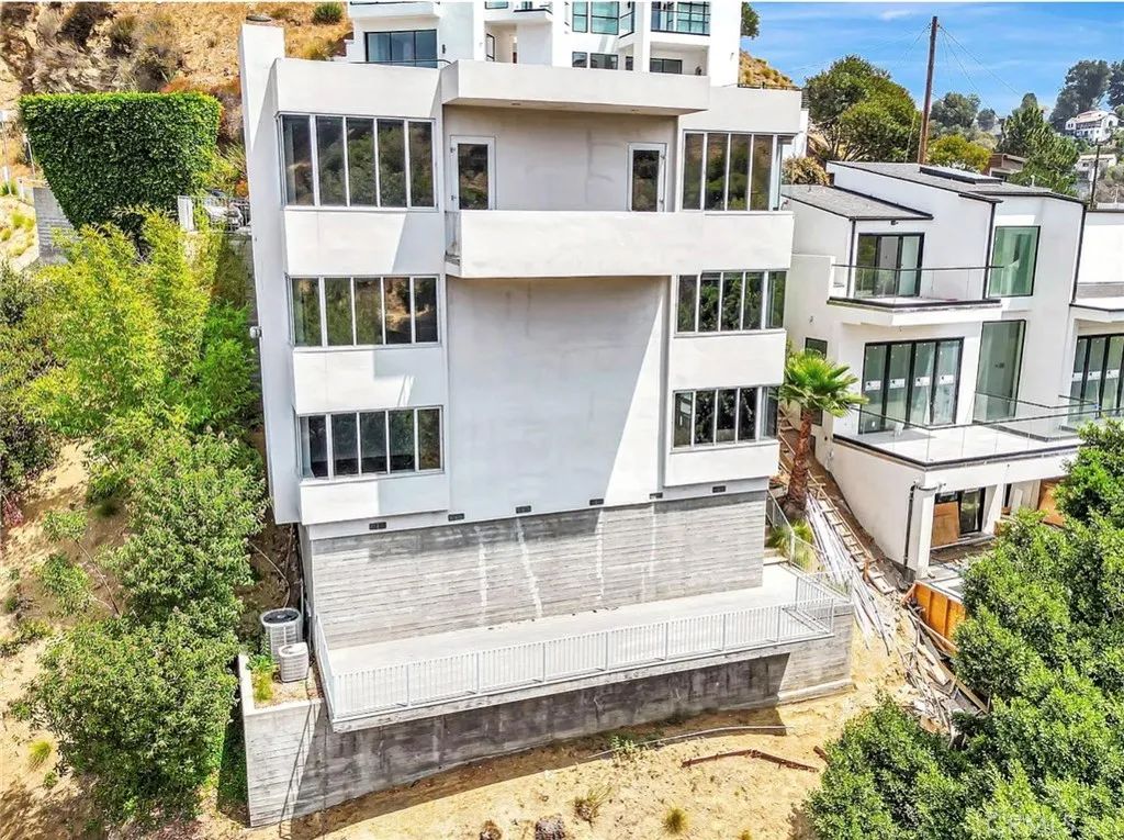 6396 Weidlake Drive, Los Angeles, CA 90068