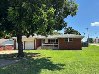 611 Garth Brooks Boulevard, Yukon, OK 73099