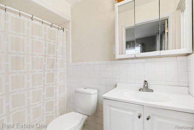 17670 New Hampshire Drive, Southfield, MI 48075