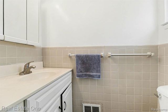 17670 New Hampshire Drive, Southfield, MI 48075