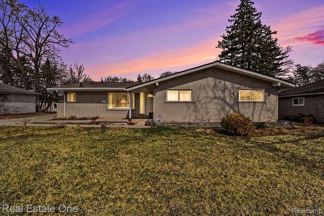 17670 New Hampshire Drive, Southfield, MI 48075