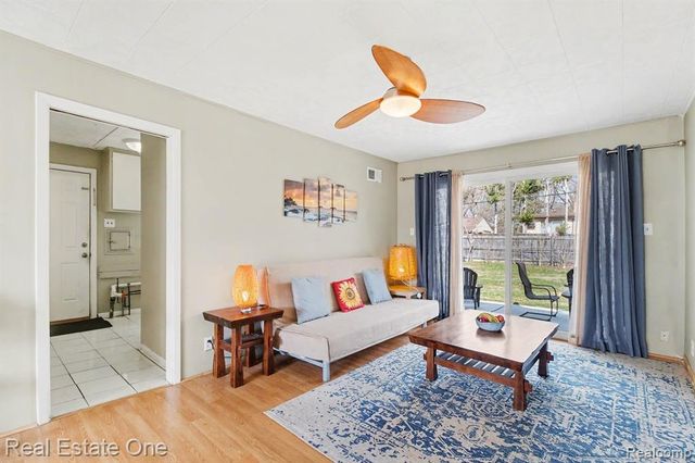 17670 New Hampshire Drive, Southfield, MI 48075