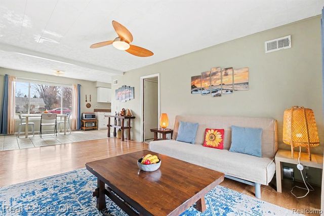 17670 New Hampshire Drive, Southfield, MI 48075