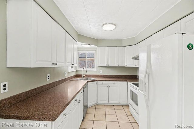 17670 New Hampshire Drive, Southfield, MI 48075