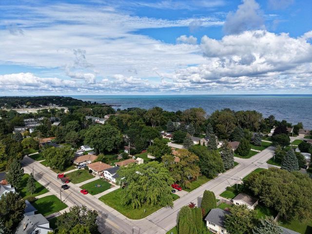 3709 6th AVENUE, South Milwaukee, WI 53172