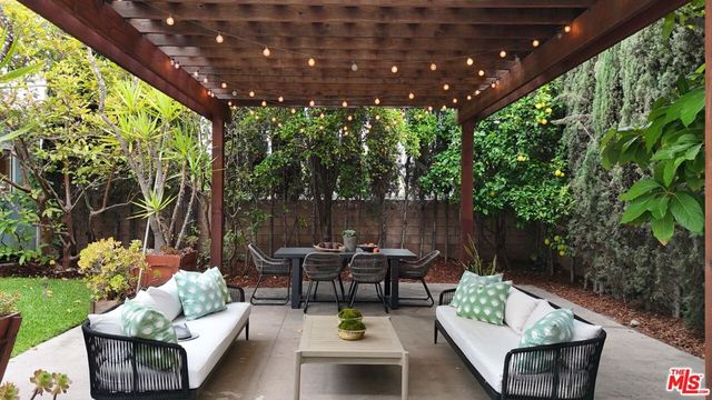 2901 Gracia Street, Los Angeles, CA 90039