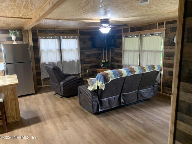 125 WILLIS Road, Hollister, FL 32147