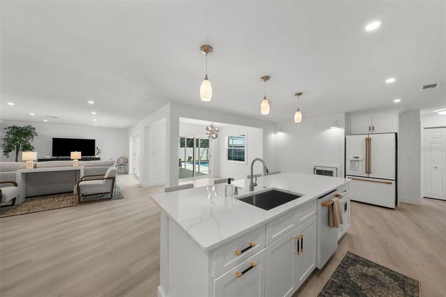 5884 51ST STREET S, St Petersburg, FL 33715